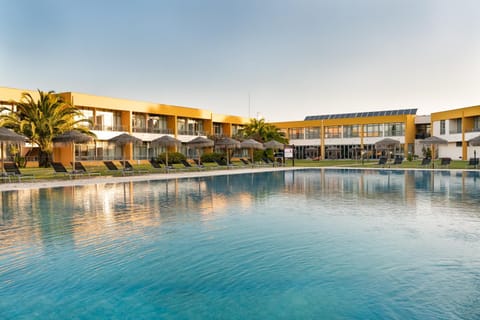 Property building, Day, Pool view, Swimming pool