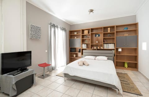 TV and multimedia, Photo of the whole room, Bedroom