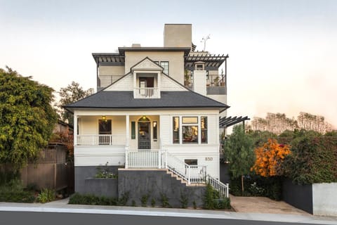 Property building, Day