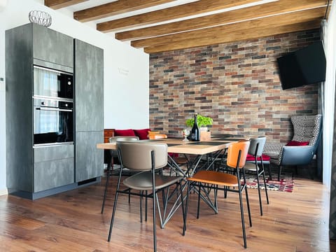 Living room, Seating area, Dining area, minibar, pet friendly