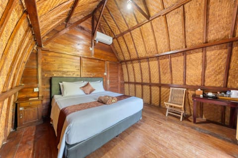 Bed, Bedroom, towels, air conditioner