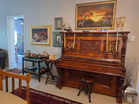 Communal lounge/ TV room