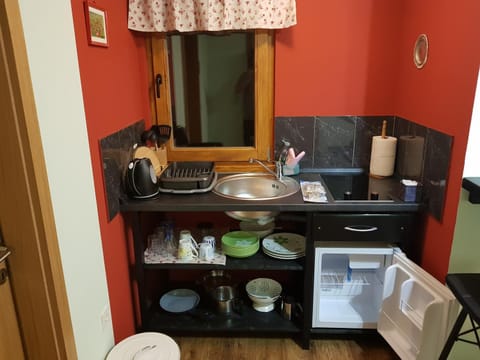 Coffee/tea facilities, Food, Drinks