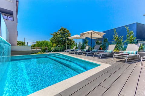 Property building, Swimming pool