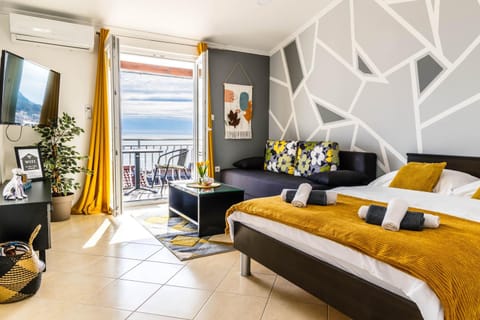 Communal lounge/ TV room, View (from property/room), Balcony/Terrace, Living room, Sea view