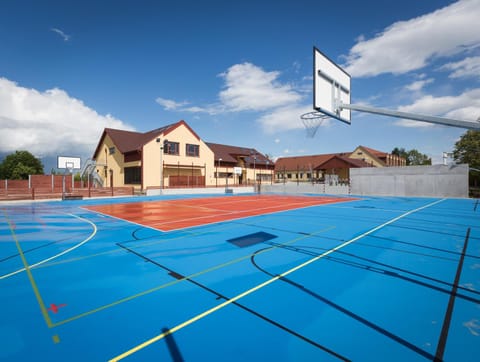 Tennis court