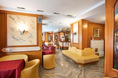 Lobby or reception, Lounge or bar