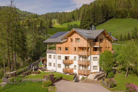 Restaurant/places to eat, Communal lounge/ TV room, Natural landscape, Winter, Summer, Garden, Balcony/Terrace, Balcony/Terrace, Mountain view, Supermarket/grocery shop, Breakfast, Dinner, Dinner, Parking, dishwasher, hair dryier, washing machine, dryer, kitchen, kitchen, elevator