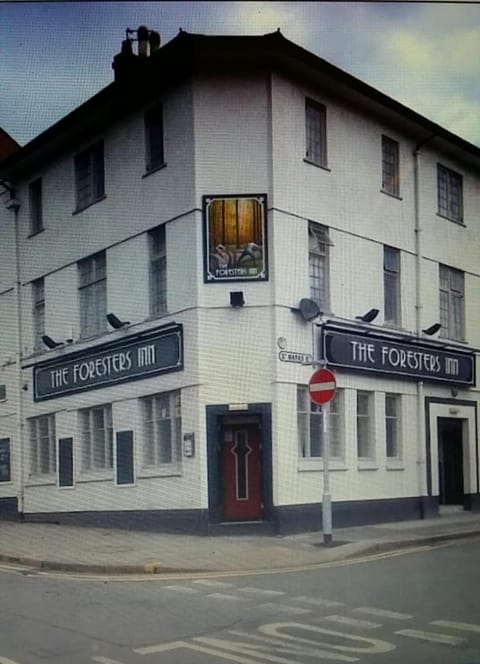 City Centre - Huntingdon Street Apartments on Huntingdon Street by Victoria Centre Shopping Centre - Your own 7 Bedroom Apartment with 9 Beds - Kitchen and 3 Bathrooms - Parking for Cars or High Top Vans at five pounds a Day Apartment in Nottingham