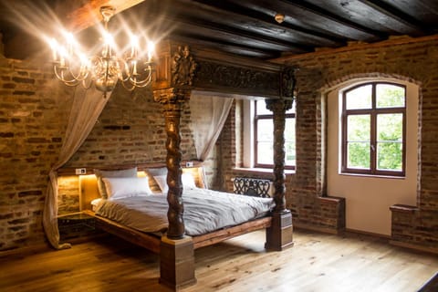 Restaurant/places to eat, Bed, Bedroom, Breakfast