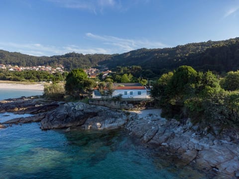 Property building, Natural landscape, Bird's eye view, Beach, Lake view, Mountain view, Sea view