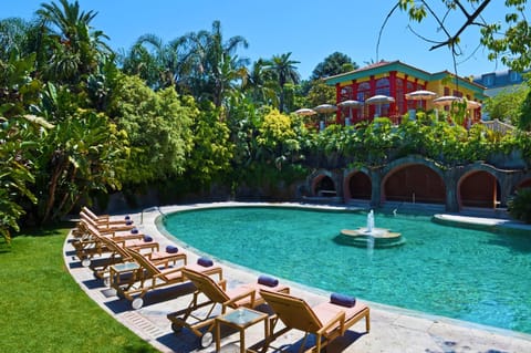 Swimming pool