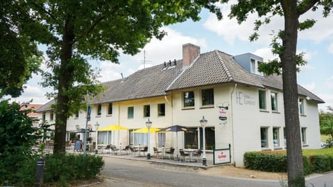 Property building, Day, Neighbourhood, Street view, Location