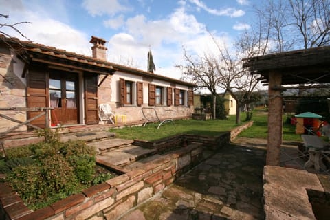 Acacia casetta con giardino House in Tuscany