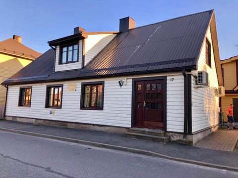 Property building, Day, Street view