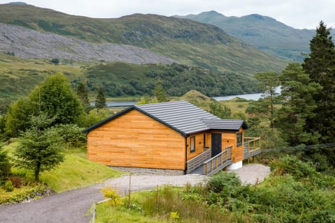 Stunning 5 star lodge with loch and mountain views Chalet in Scotland