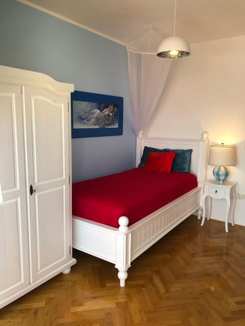Bed, Photo of the whole room, Decorative detail, Bedroom, Sea view