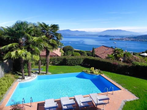 Villa Diamante con Vista Lago Maggiore e Piscina Villa in Lombardy