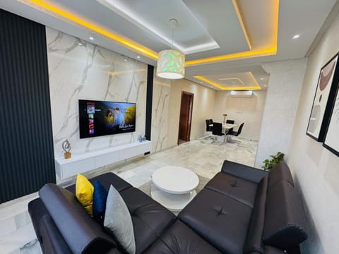 Communal lounge/ TV room, TV and multimedia, Living room, Seating area
