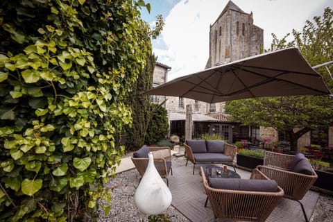 Property building, Restaurant/places to eat, Breakfast