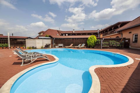 Property building, Day, Pool view, Swimming pool, sunbed