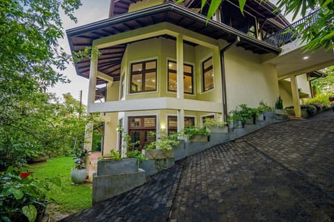 Property building, Facade/entrance, Spring, Day, Garden, Garden view