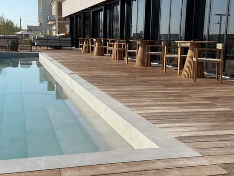 Property building, Balcony/Terrace, Swimming pool