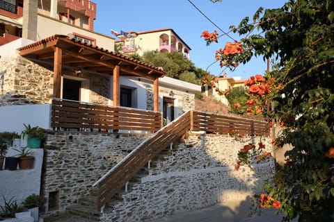 Summer, On site, City view, Garden view, Mountain view, Street view, Time of day