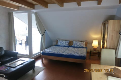 Bed, Photo of the whole room