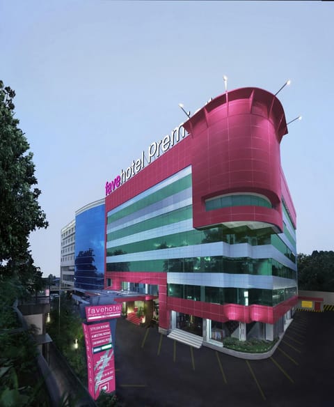 Facade/entrance