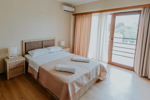 Bed, Bedroom, air conditioner