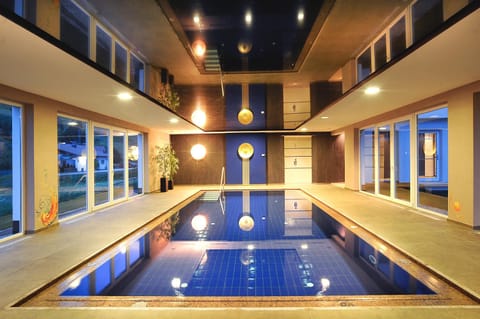 Massage, Spa and wellness centre/facilities, Pool view