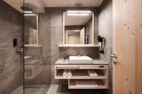 Shower, Bathroom, towels