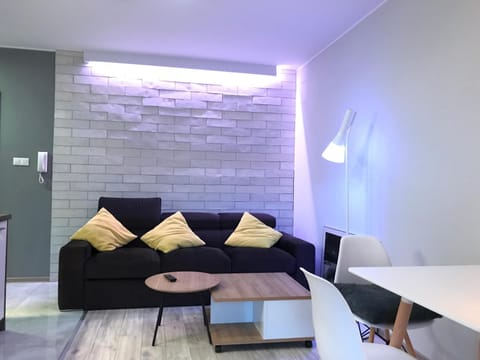 Bed, Living room, Photo of the whole room, Seating area