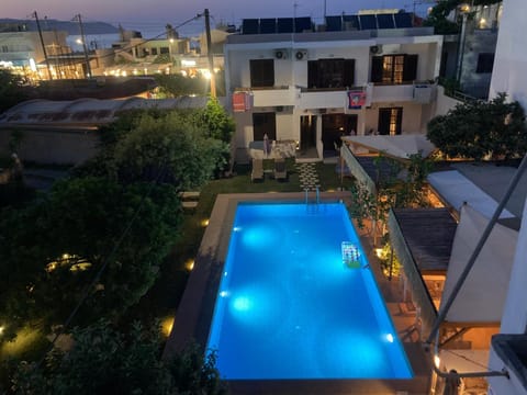 Property building, Lounge or bar, Swimming pool, sunbed