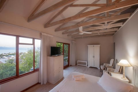 Panoramic Blue B&B Bed and Breakfast in Plettenberg Bay