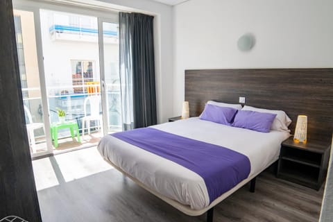 Bed, Balcony/Terrace, Bedroom, City view
