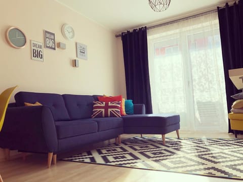 Bed, Balcony/Terrace, Living room, Dining area, Mountain view