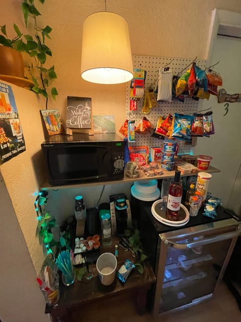 Coffee/tea facilities, Food