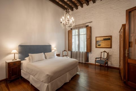 Bed, Photo of the whole room, hair dresser