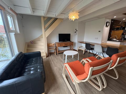 TV and multimedia, Seating area