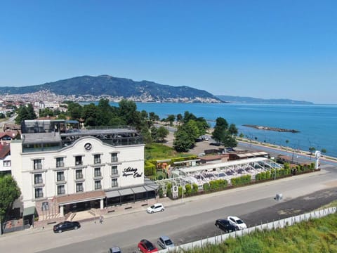 Property building, Nearby landmark, Day, Neighbourhood, Natural landscape, Bird's eye view, Beach, City view, Mountain view, Sea view, Street view, Location, Parking