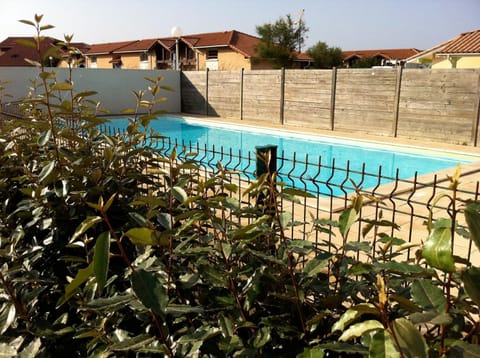 Property building, Swimming pool, Swimming pool