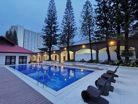 Swimming pool