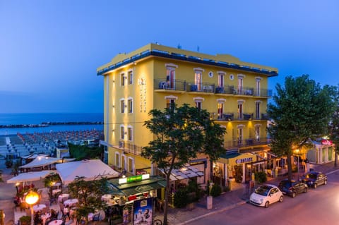 Restaurant/places to eat, Facade/entrance, Bird's eye view, Beach, Sea view