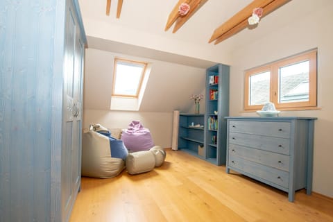 Library, Decorative detail, Bedroom