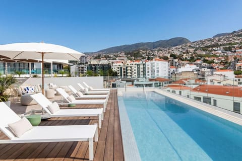 Mountain view, Pool view, Swimming pool