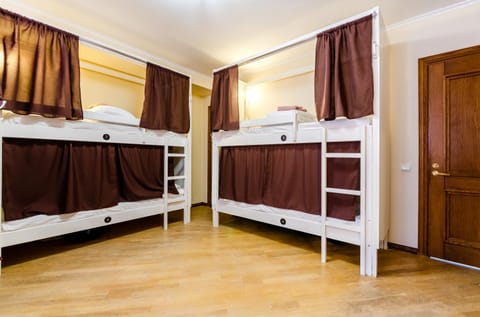 Photo of the whole room, Decorative detail, bunk bed