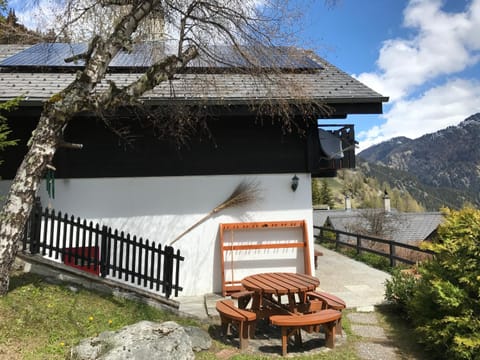Property building, Patio, Facade/entrance