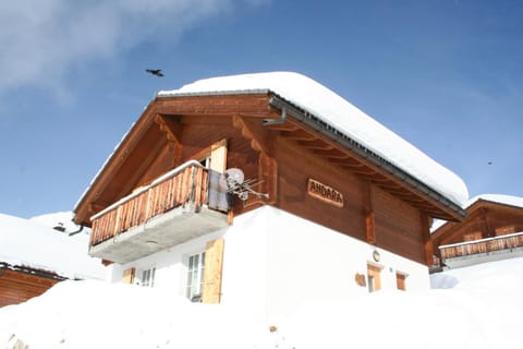 Facade/entrance, Winter